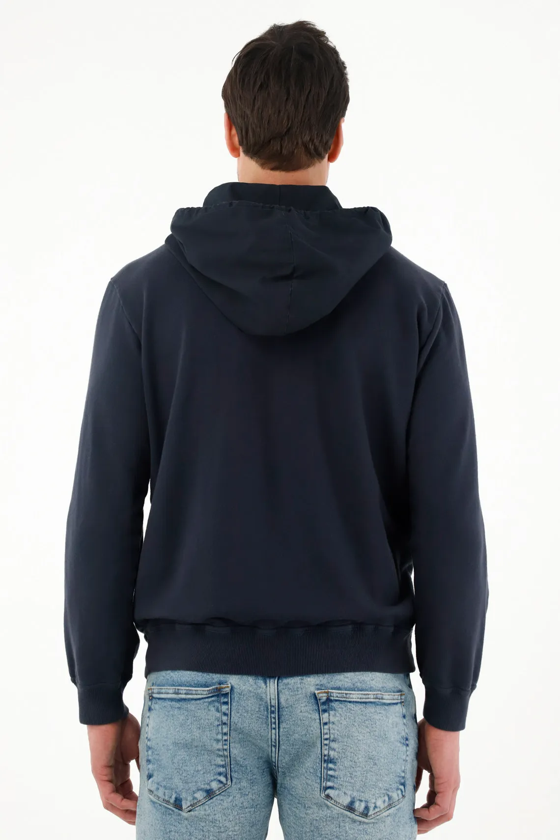 Buzo tipo hoodie con capucha azul para hombre