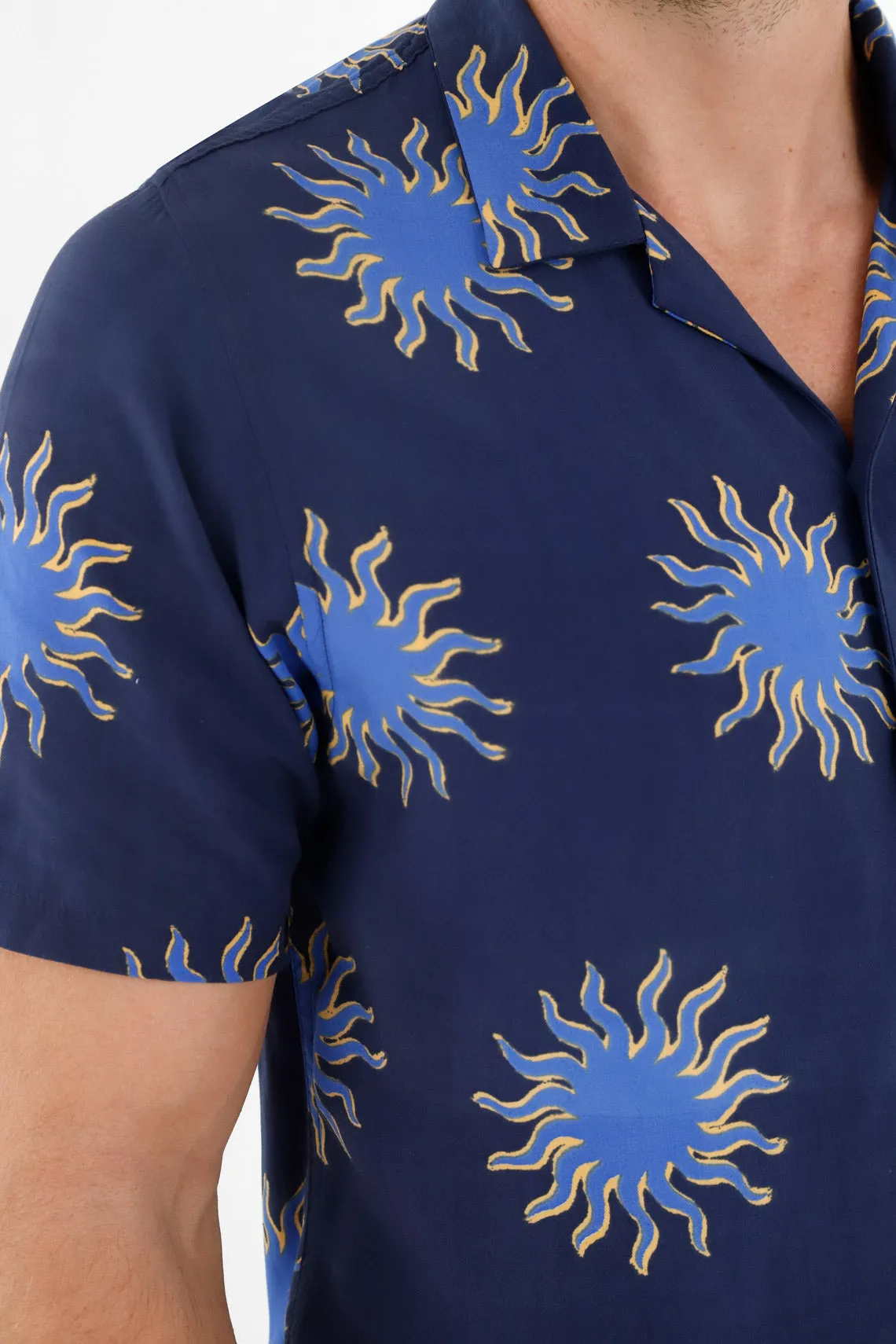 Camisa azul manga corta para hombre