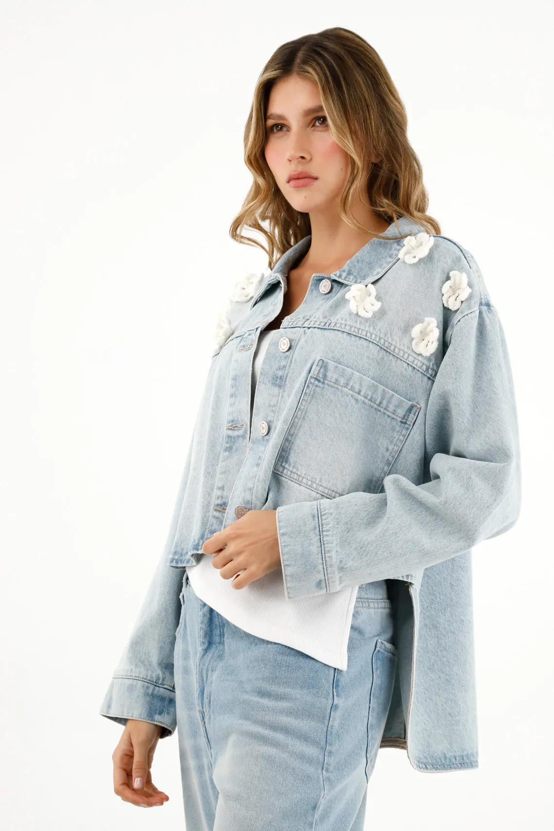 Chaqueta azul con apliques de flores para mujer